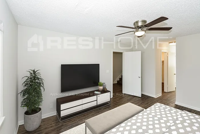 422 Raintree Pl — Photo 6