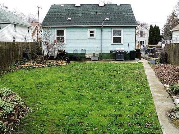 3rd image of 479 E Farming St
