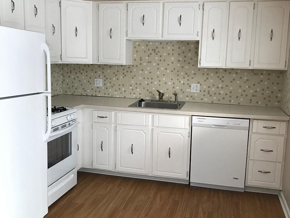 1st image of 123 Creekside Dr