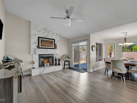 4th image of 3757 N Torrey Pines Dr