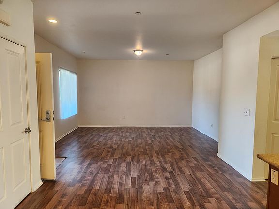 3rd image of 859 N Fair Oaks Ave Unit 211