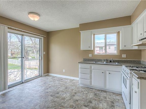 5th image of 9814 W 52nd St
