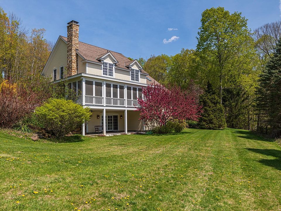 1st image of 527 Sleighbell Lane