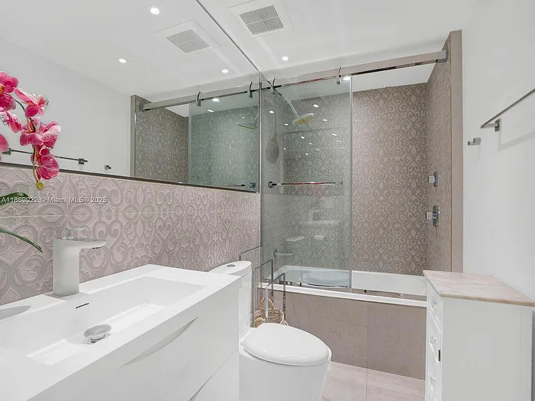 201 Crandon Blvd #176 — Photo 37