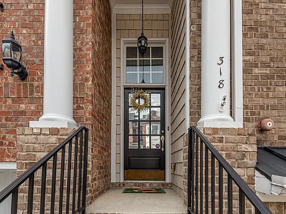 4th image of 318 Creekbank Way SE