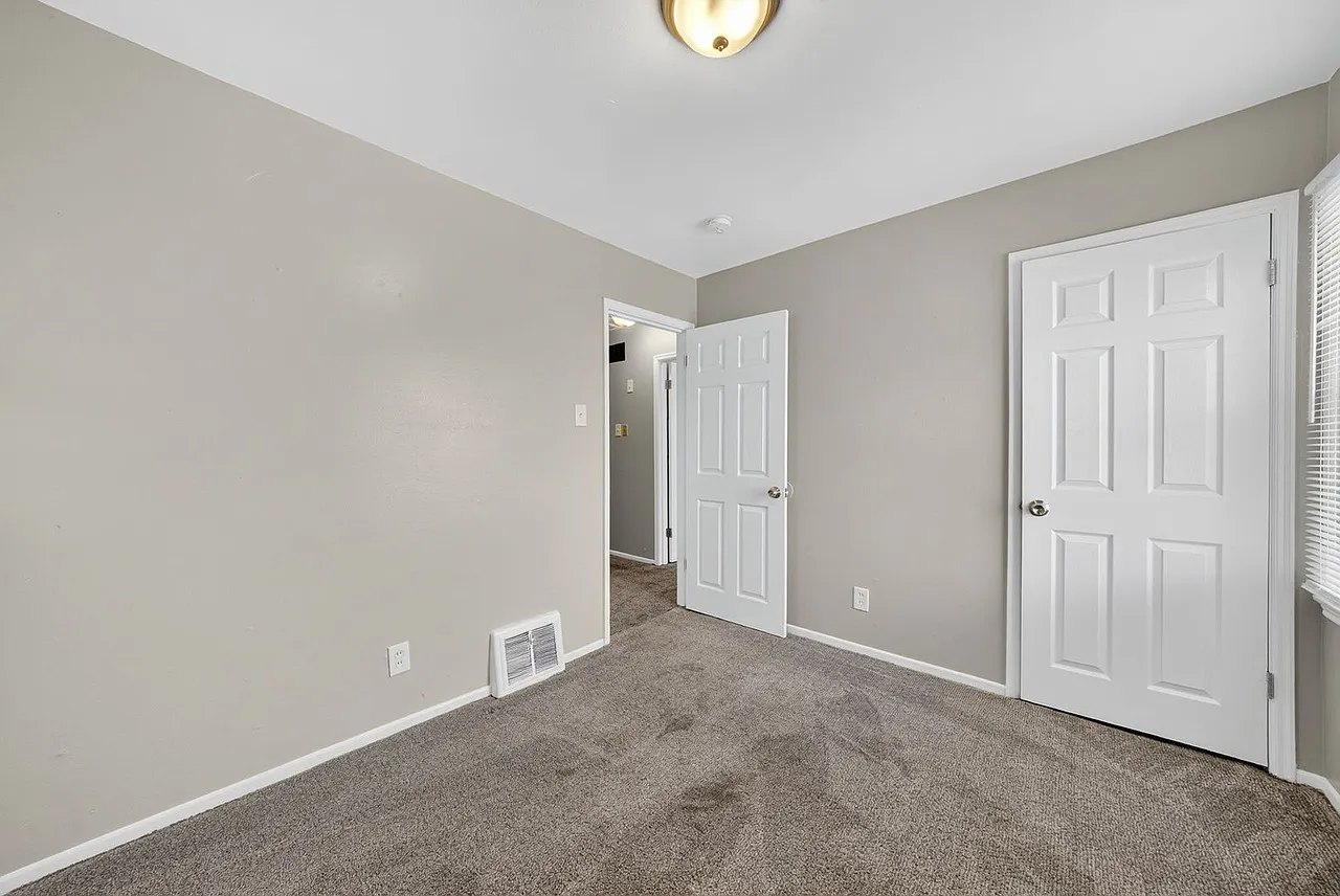 251 Midlothian Rd — Photo 4