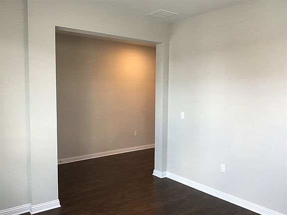 5th image of 8009 Turnberry Ln