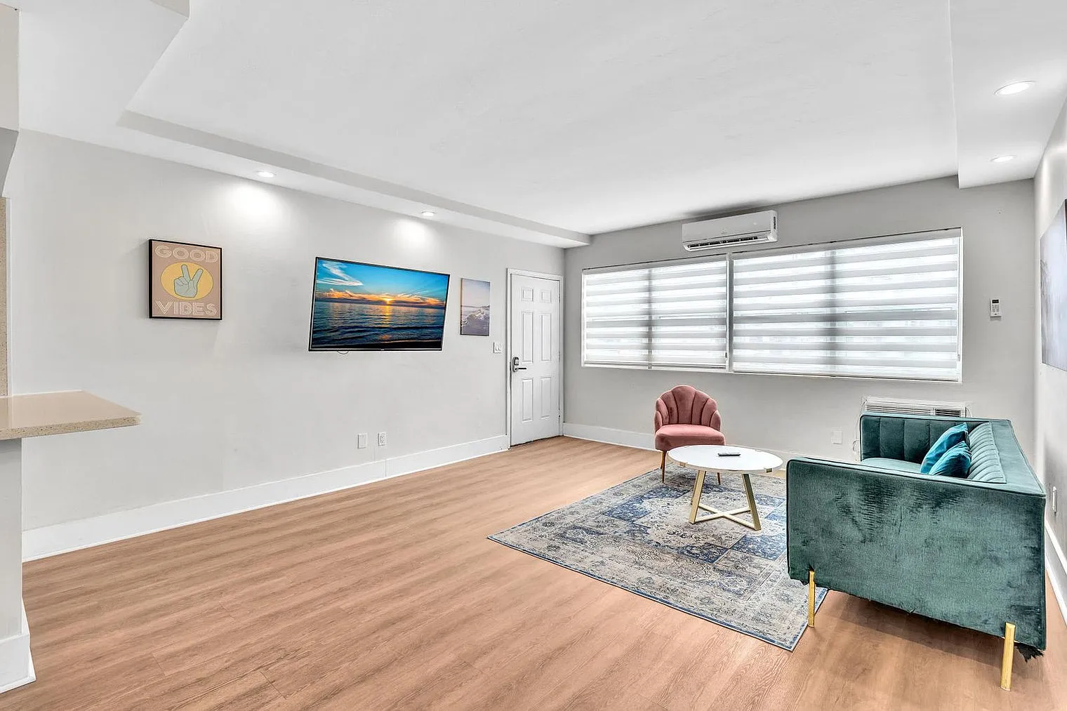 1 bed, 1.0 bath, 796 sqft, $4,474 — Photo 4