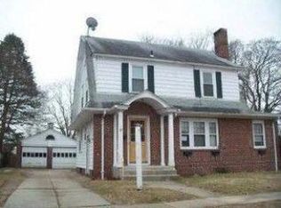 33 Dixwell Ave, Cranston, RI 02910