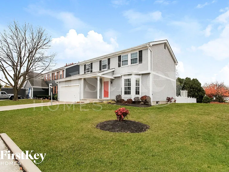 2561 Windflower Rd E — Photo 2
