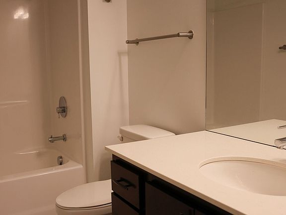 5th image of 909 Capitol Ave APT 212