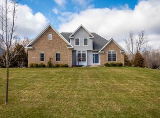 1808 Wandering Creek Dr, Jackson, MI 49201