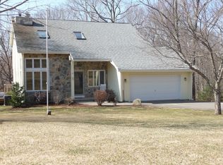 23 Uncas Dr, Amston, CT 06231