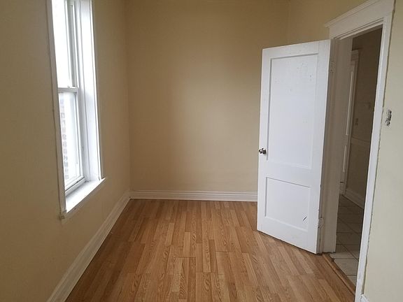 3rd image of 3514 W Grenshaw St #2