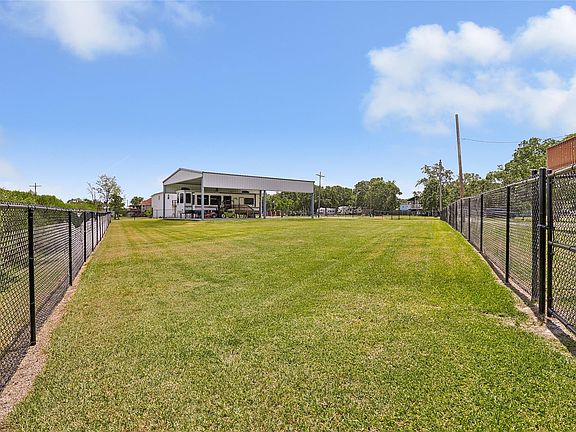 3rd image of 313 Oak Island Dr