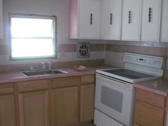 2nd image of 29 Leslie Ln