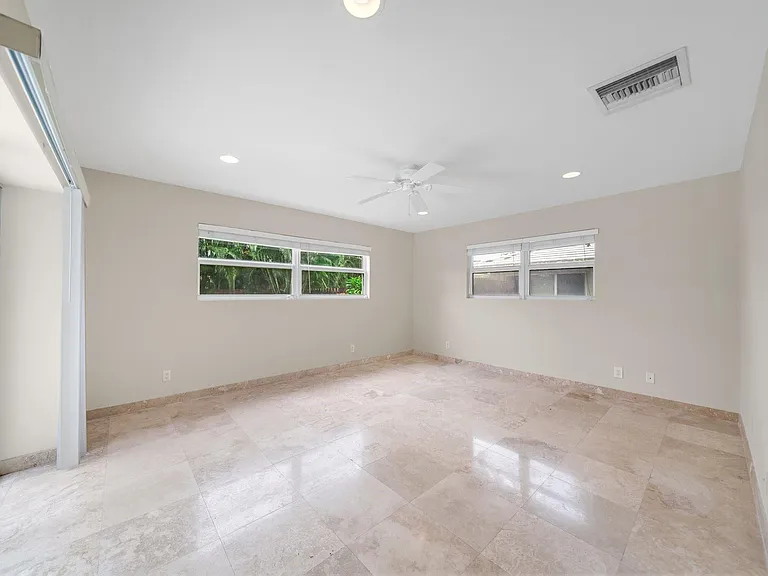 4021 Bayview Dr — Photo 21