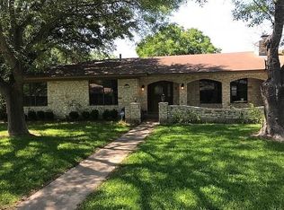 400 Drake Ln, Taylor, TX 76574