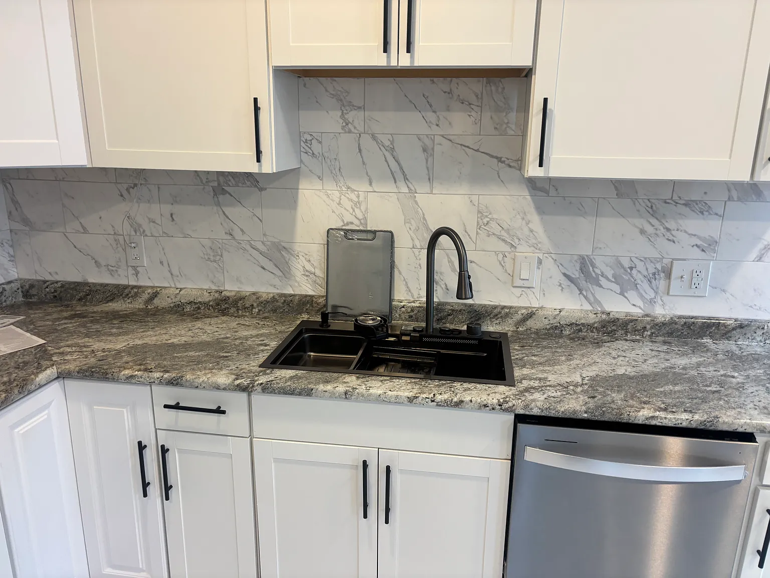 2 bed, 1052 sqft, $1,790 — Photo 2