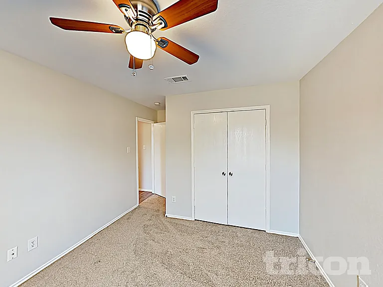 1015 James Donald Ln — Photo 13