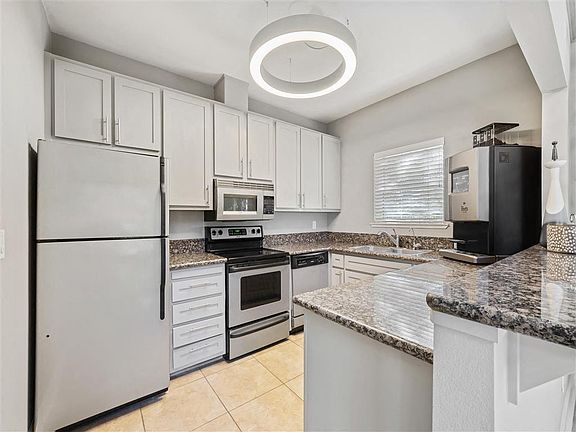 2nd image of 5051 El Don Dr #306