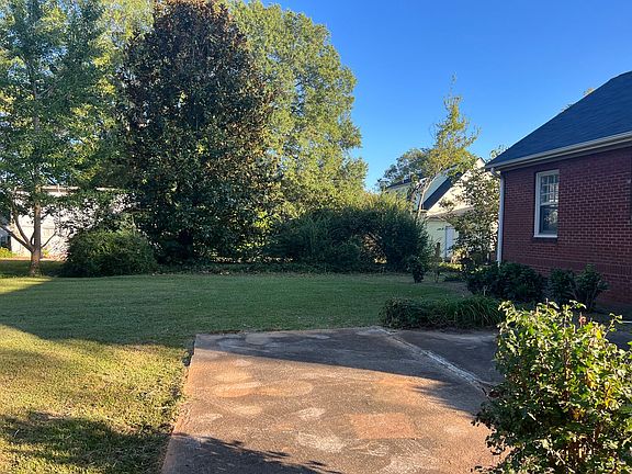 5th image of 321 E Montgomery St