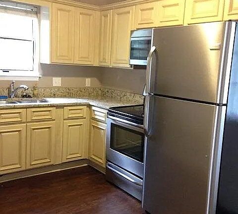 3rd image of 294 Donna Dr APT A
