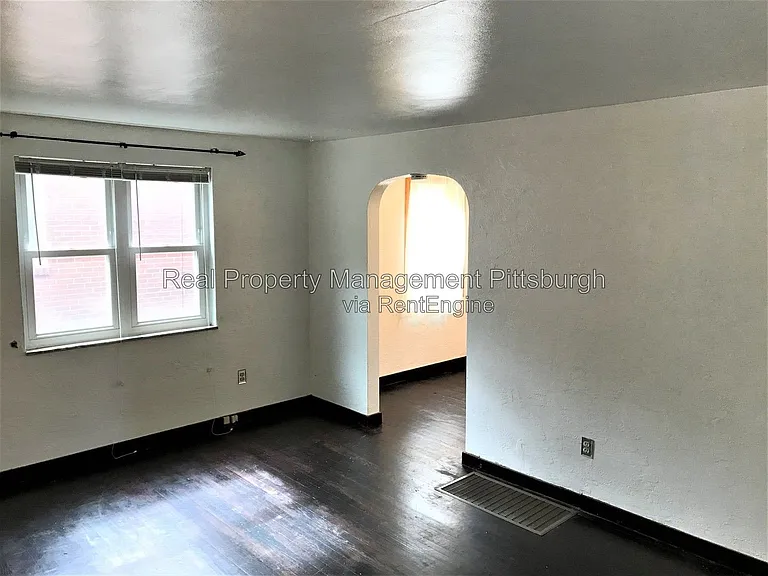 1685 Doyle St — Photo 4