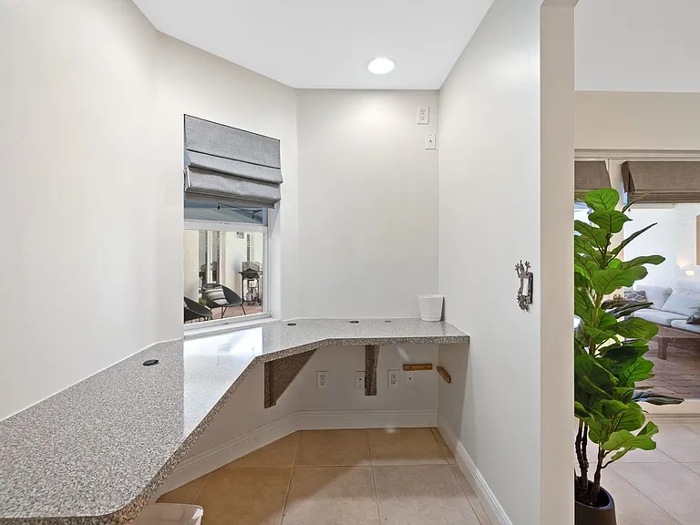 2309 SW 27th St — Photo 23