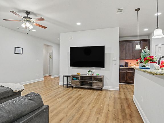 3rd image of 4517 Church St