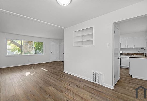 5th image of 250 Meadowcrest Dr