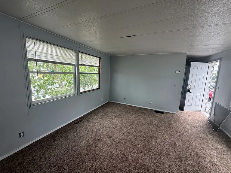 711 Birch Ln — Photo 1