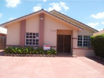 2716 W 72nd Pl, Hialeah, FL, 33016