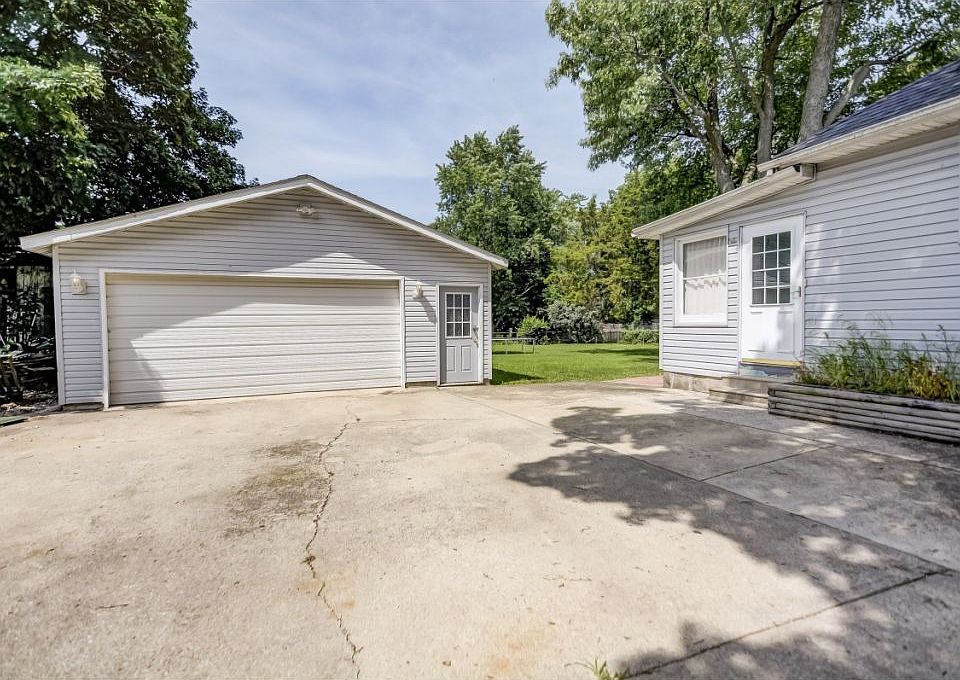 114 E Carter, Cerro Gordo, IL 61818 Zillow