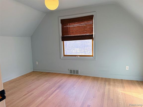 5th image of 1648 Yorkshire Rd
