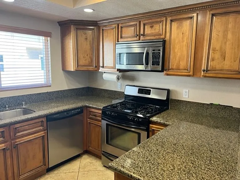 1940 Maple Ave #105 — Photo 9
