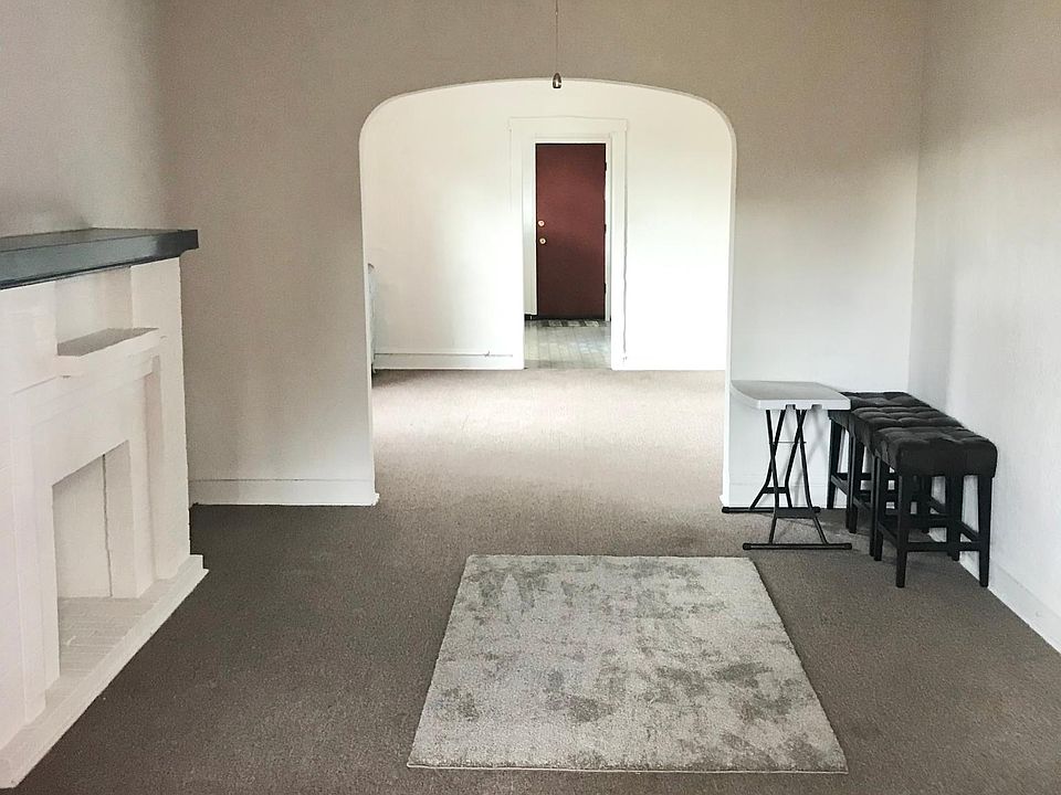 1st image of 9943 S Hoxie Ave Floor 2