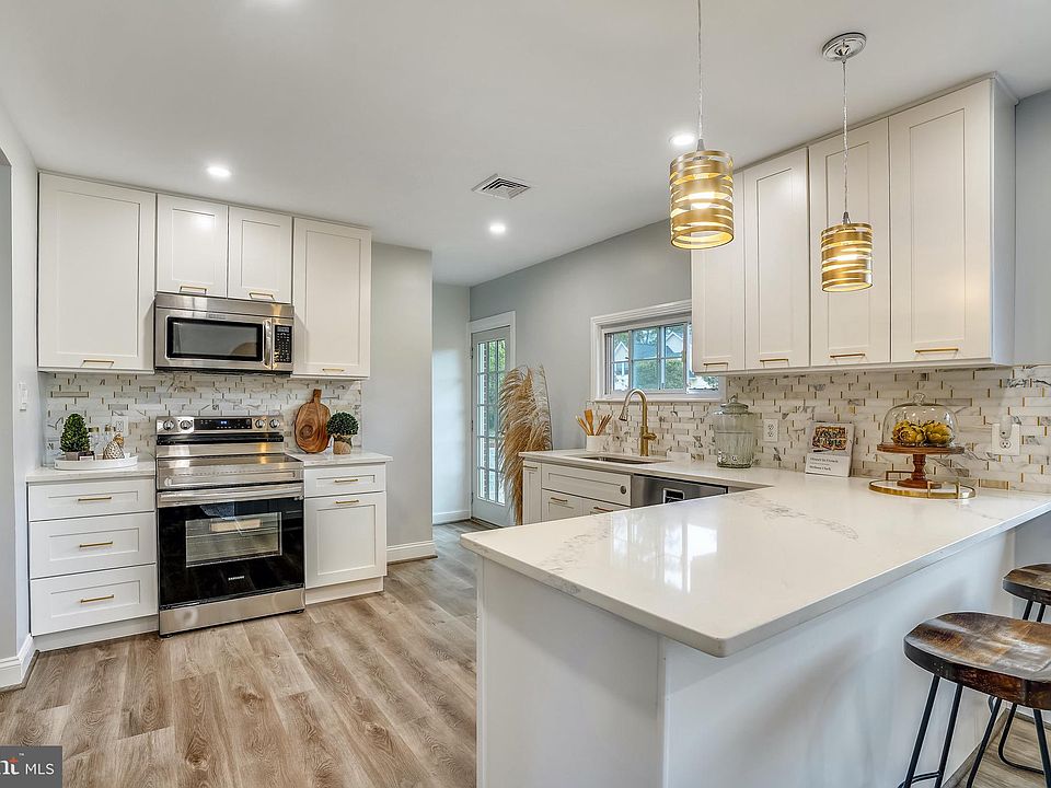 1st image of 10879 Hilltop Ln S
