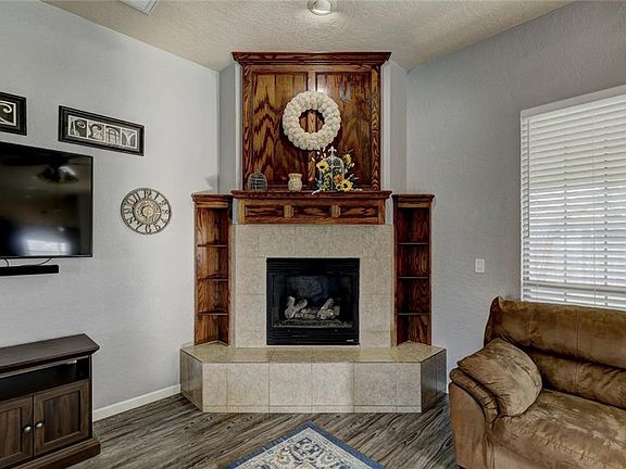 5th image of 628 SW 163rd St
