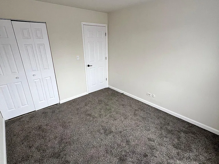 210 E Court Of Shorewood #6 — Photo 5