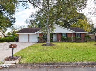 5018 Briarbrook Dr, Dickinson, TX 77539