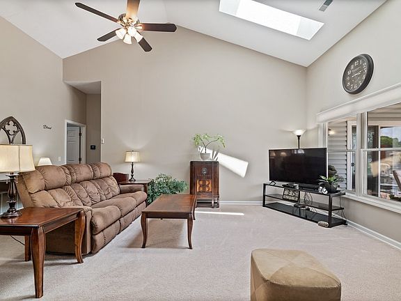 5th image of 2085 Fahey Dr