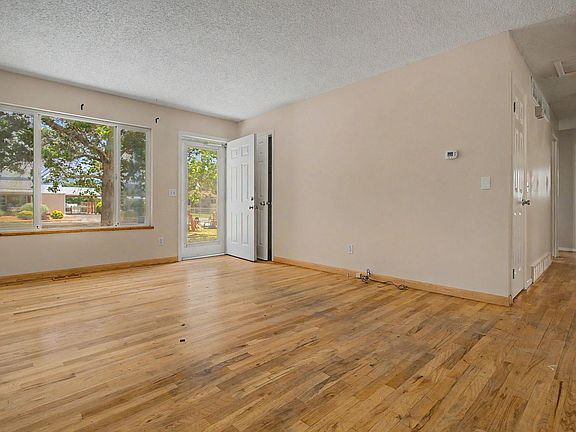 3rd image of 557 Grand Valley Dr