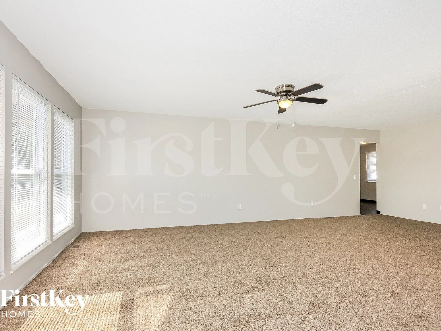 3 bed, 3.0 bath, 1876 sqft, $2,560 — Photo 3