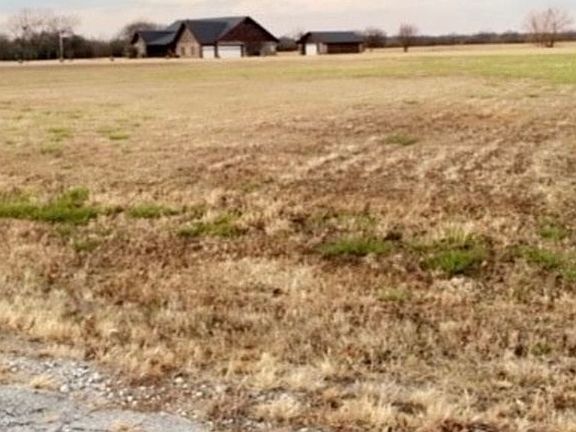 3rd image of 10 Redbud Ln
