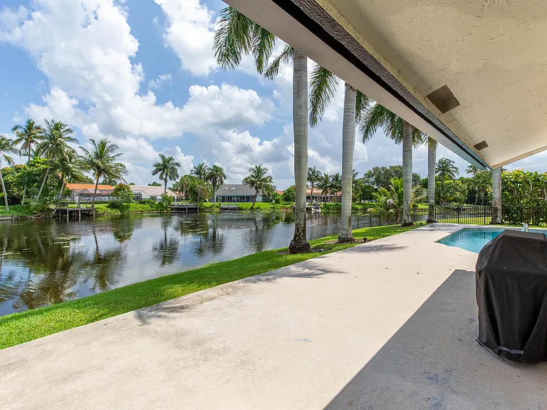 2281 Seaford Dr — Photo 24