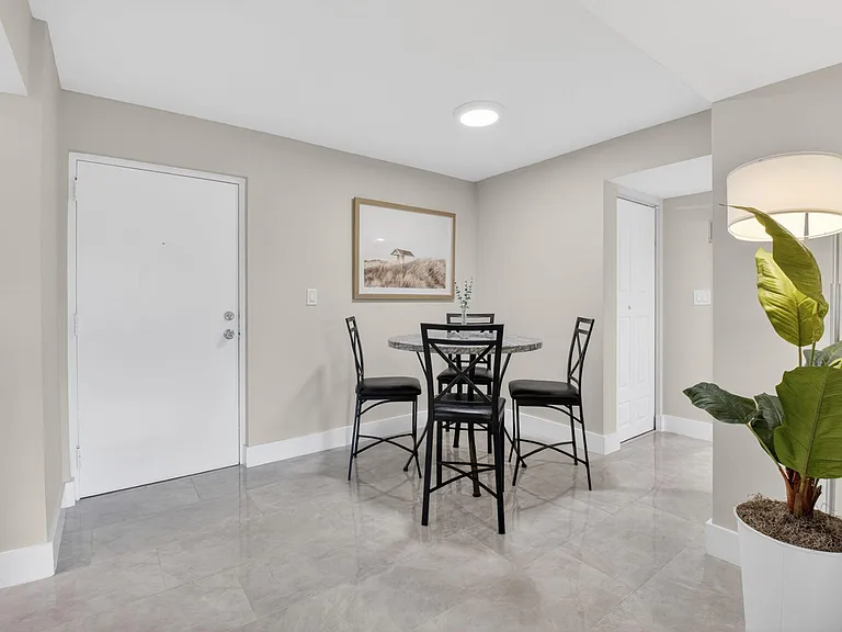 480 NW 20th St #205 — Photo 3