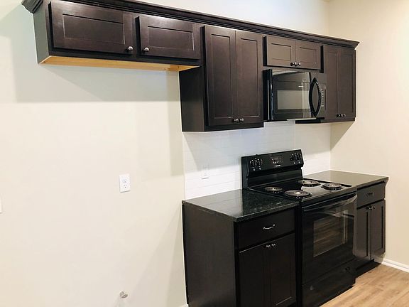 5th image of 328 Chalk Hill Ct