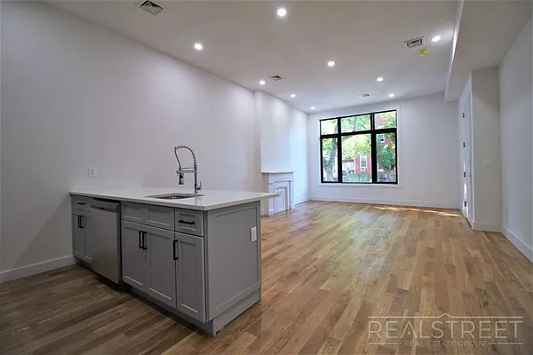 Rented by Real Street Inc | media 12