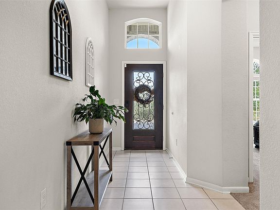 4th image of 521 Hendelson Ln